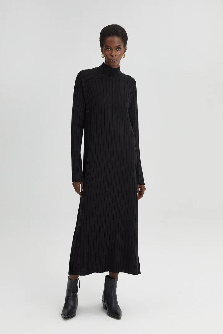 TURTLE NECK RIBBED KNIT DRESS - Black