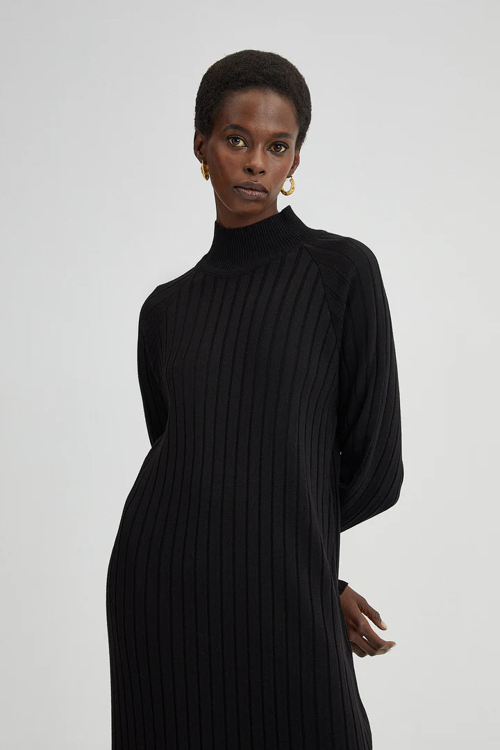 TURTLE NECK RIBBED KNIT DRESS - Black