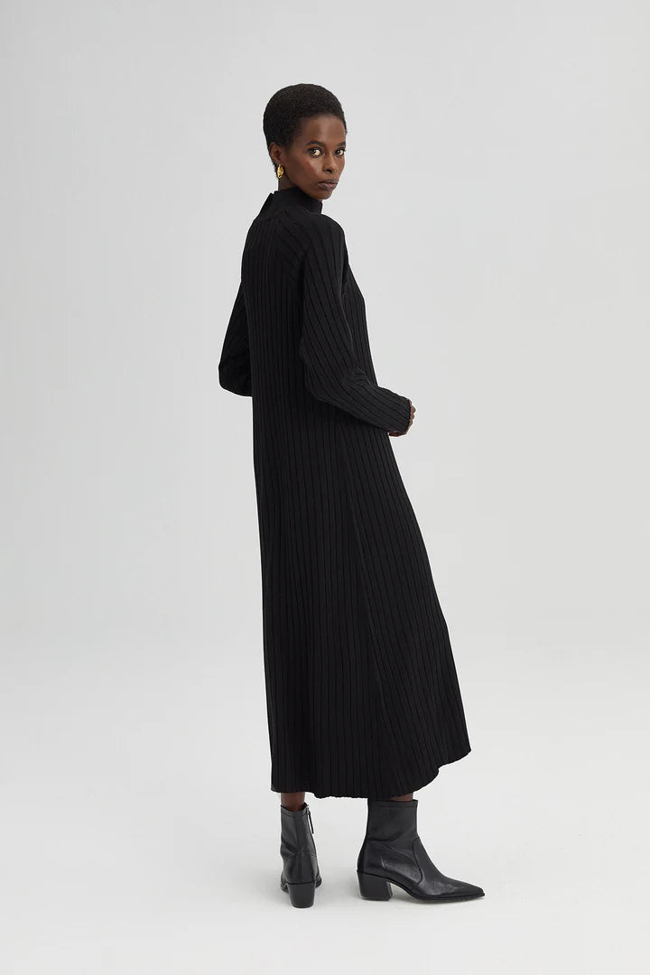 TURTLE NECK RIBBED KNIT DRESS - Black