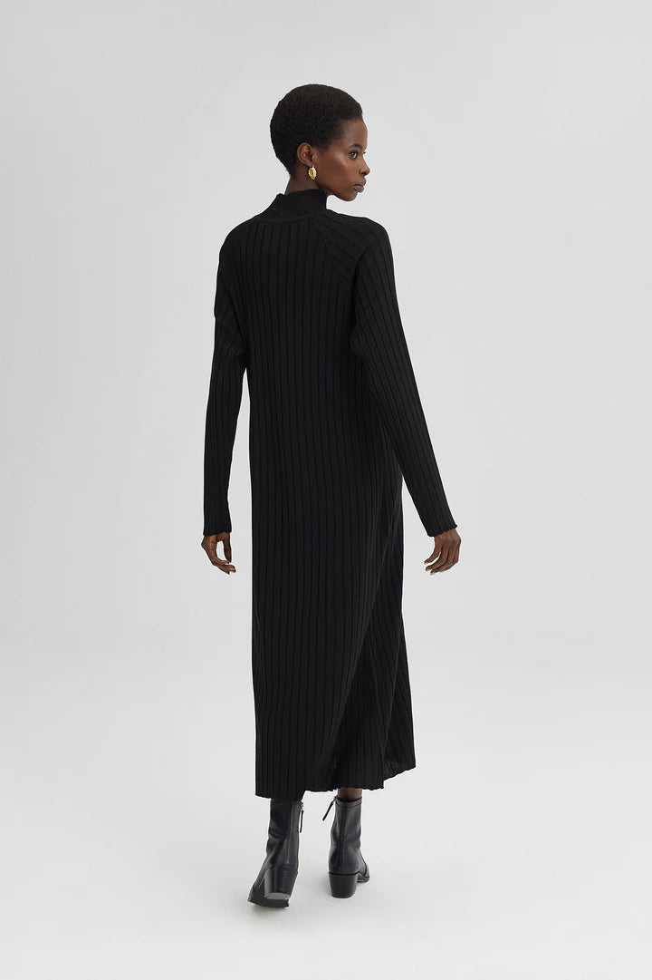 TURTLE NECK RIBBED KNIT DRESS - Black